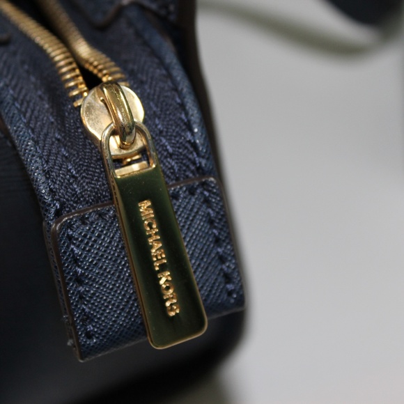 Michael Kors Mini Purse - Picture 4 of 7